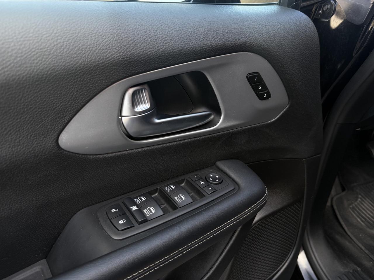 2025 Chrysler Pacifica Limited S| Panaroof| Leather| Stow n Go| Photo