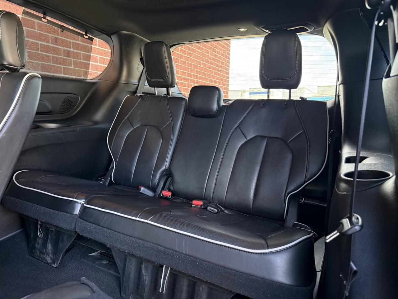 2025 Chrysler Pacifica Limited S| Panaroof| Leather| Stow n Go| Photo