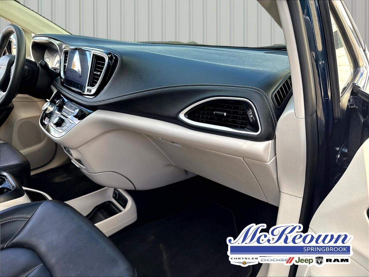 2024 Chrysler Pacifica TOURING-L FWD Photo