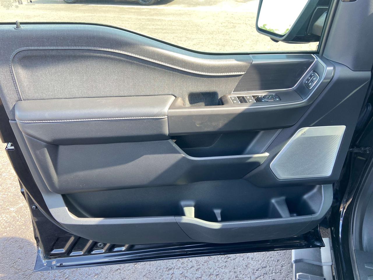 2024 Ford F-150 LARIAT 3.5L POWERBOOST HYBRID BLACK PKG PANEL ROOF Photo