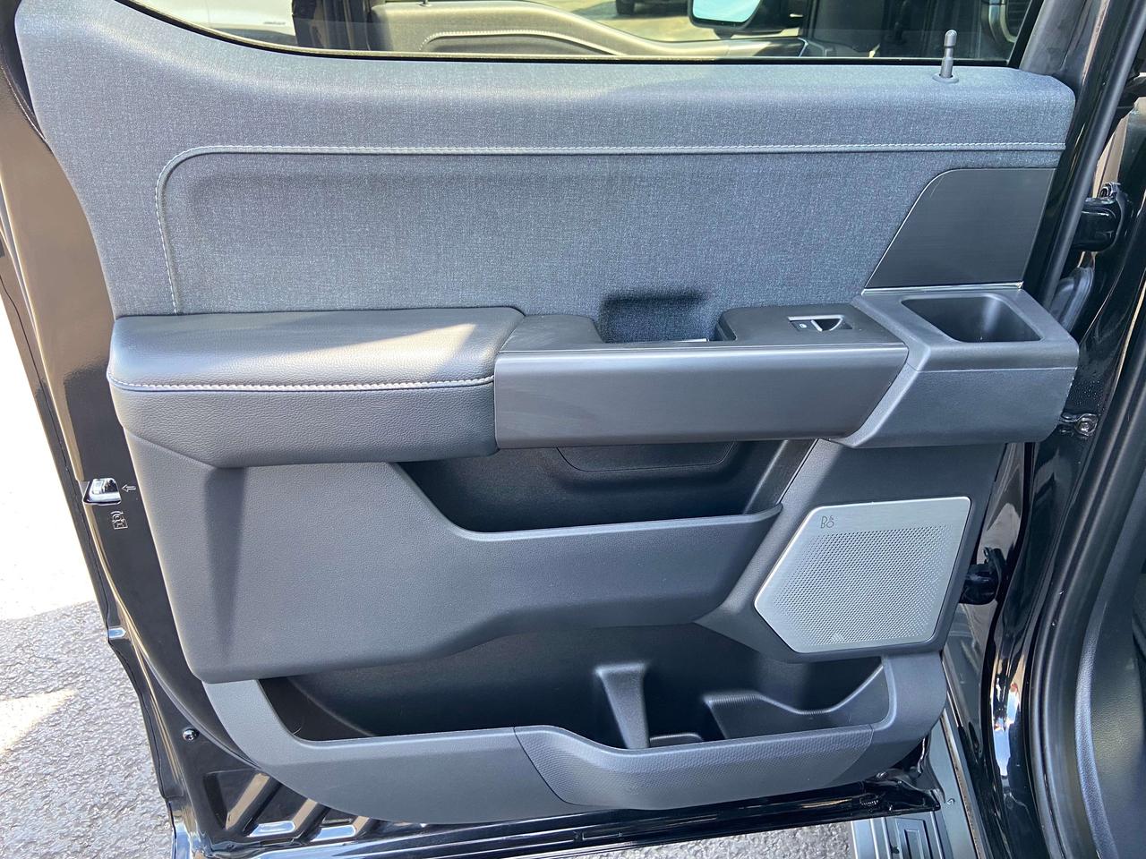 2024 Ford F-150 LARIAT 3.5L POWERBOOST HYBRID BLACK PKG PANEL ROOF Photo