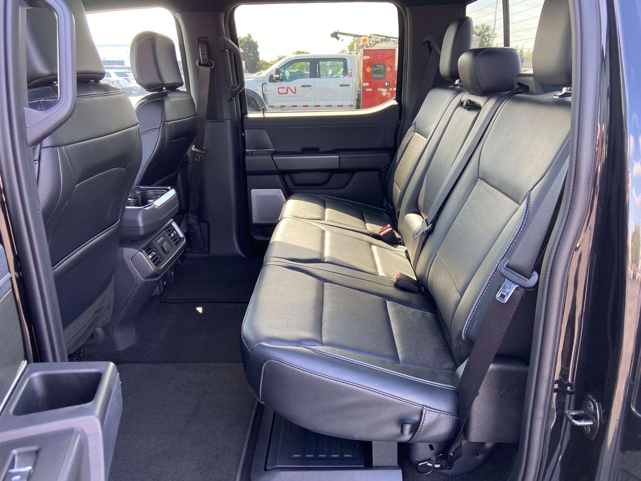 2024 Ford F-150 LARIAT 3.5L POWERBOOST HYBRID BLACK PKG PANEL ROOF Photo