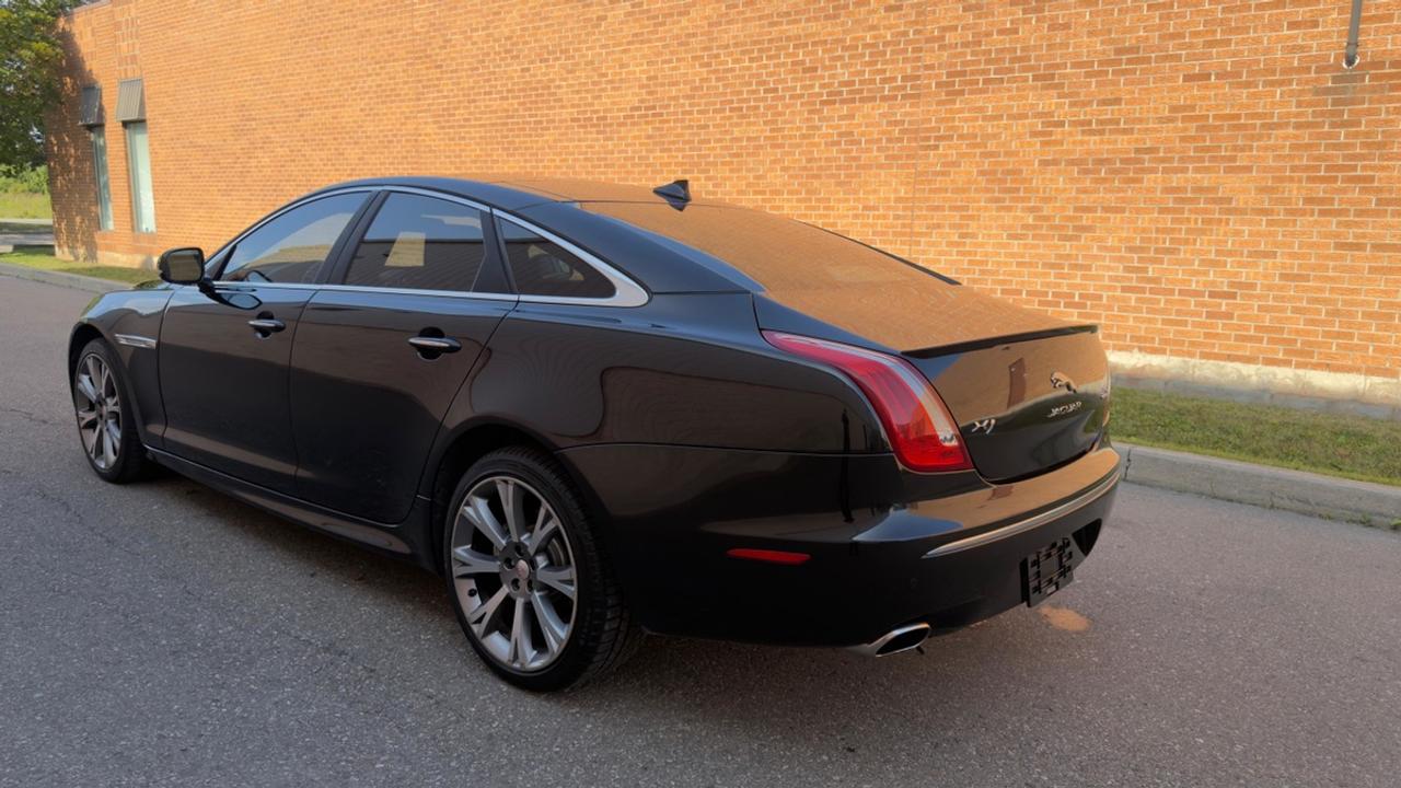 2015 Jaguar XJ Premium Photo
