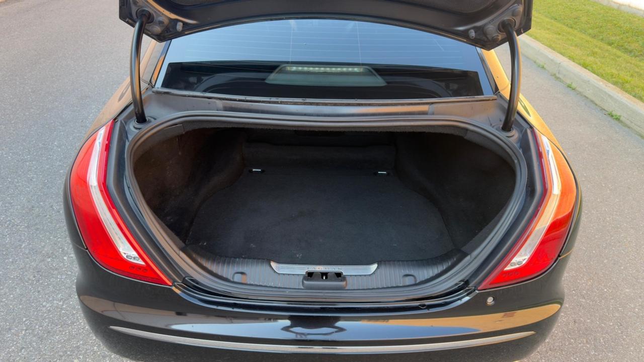 2015 Jaguar XJ Premium Photo