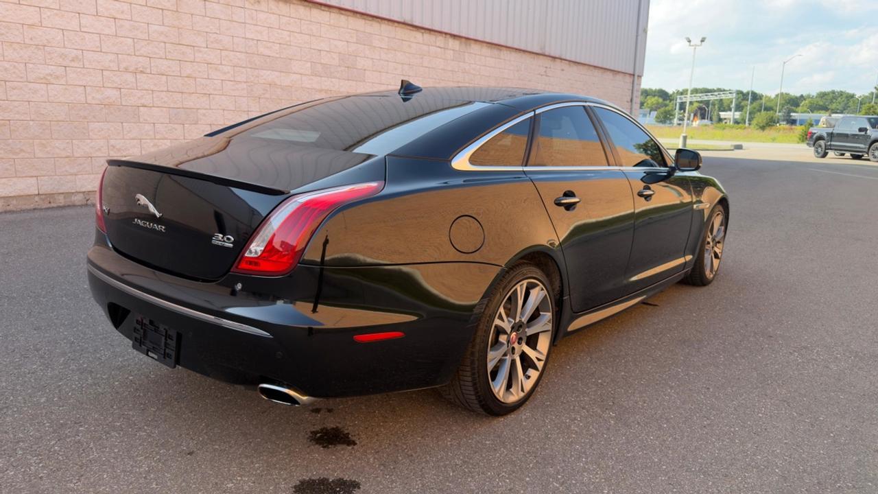 2015 Jaguar XJ Premium Photo2
