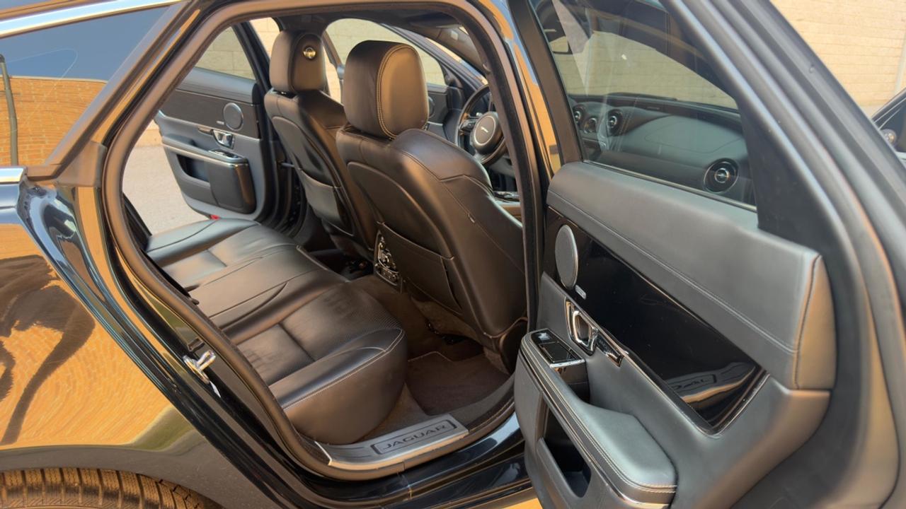 2015 Jaguar XJ Premium Photo