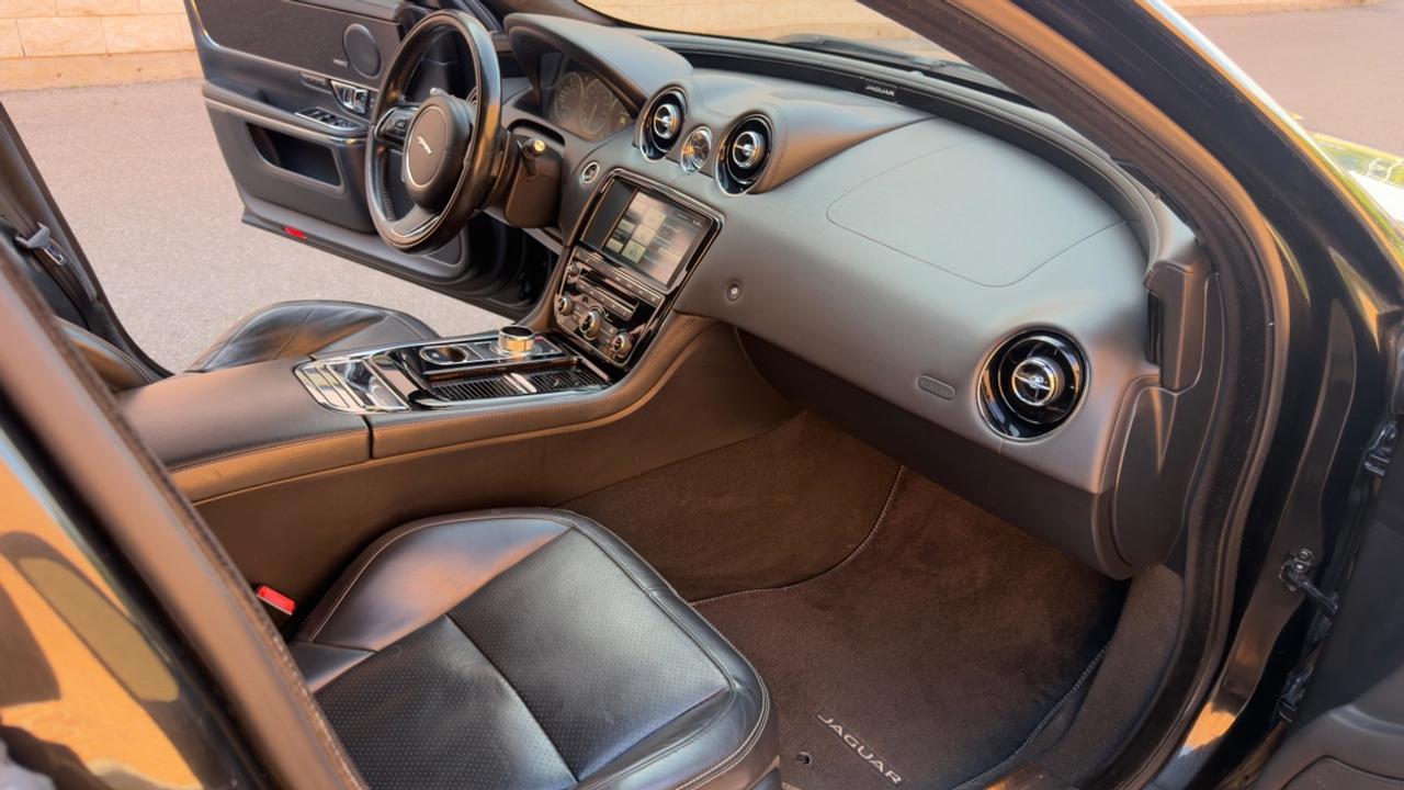 2015 Jaguar XJ Premium Photo