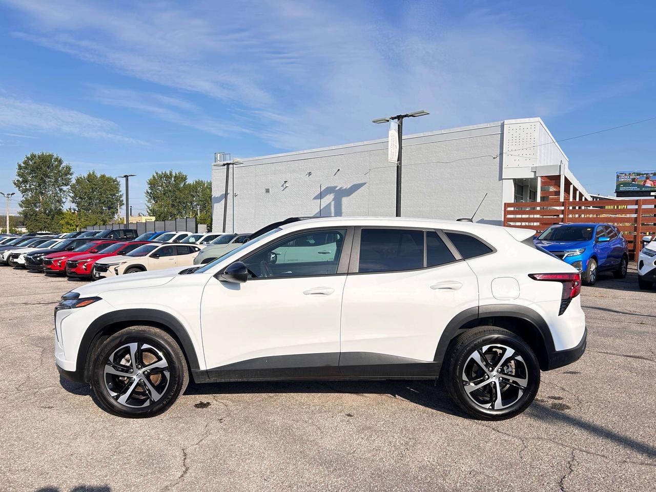 2024 Chevrolet Trax FWD 1RS Photo2