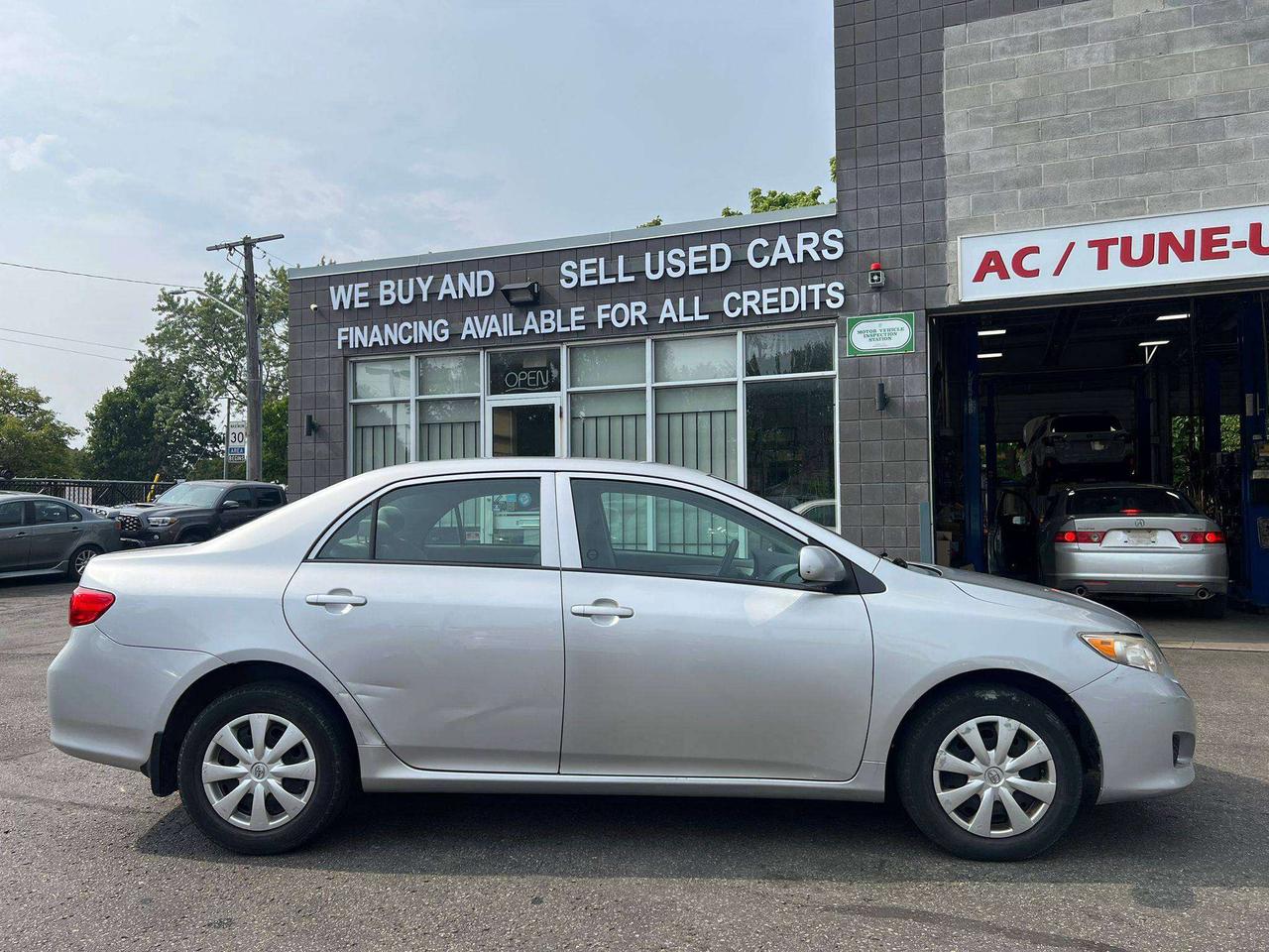 2010 Toyota Corolla CE Photo3