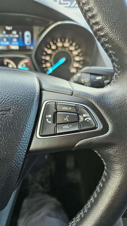 2019 Ford Escape SEL Photo