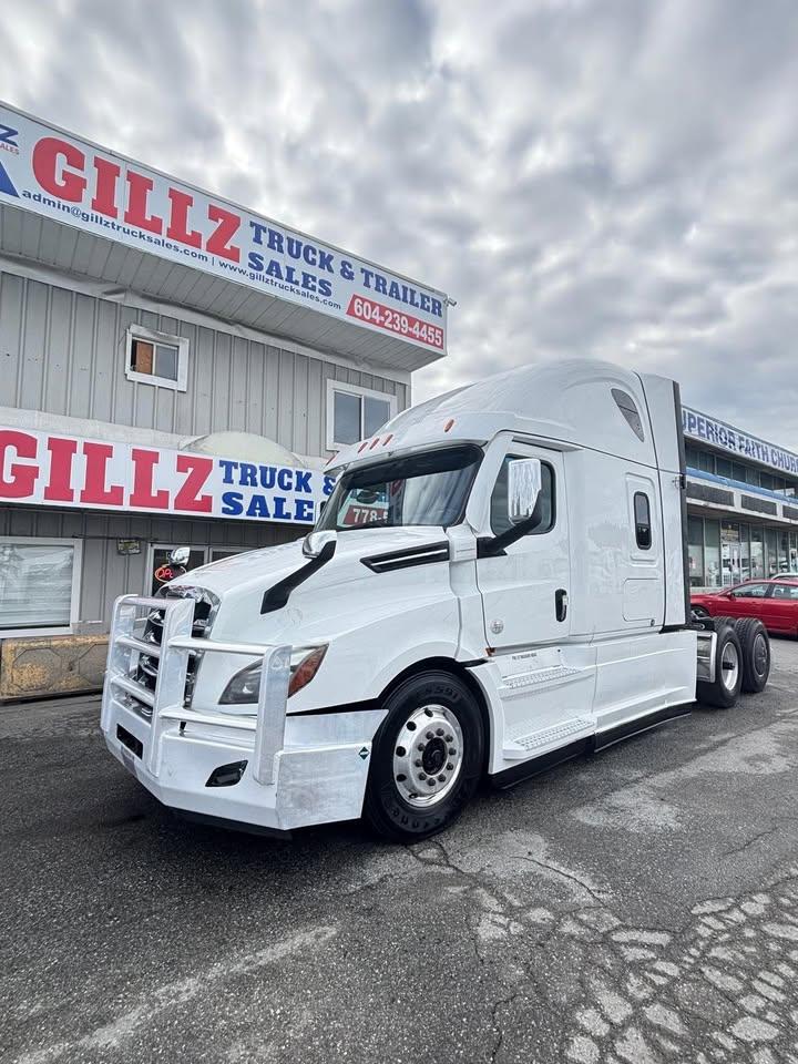 2022 Freightliner CASCADIA  - Photo #1