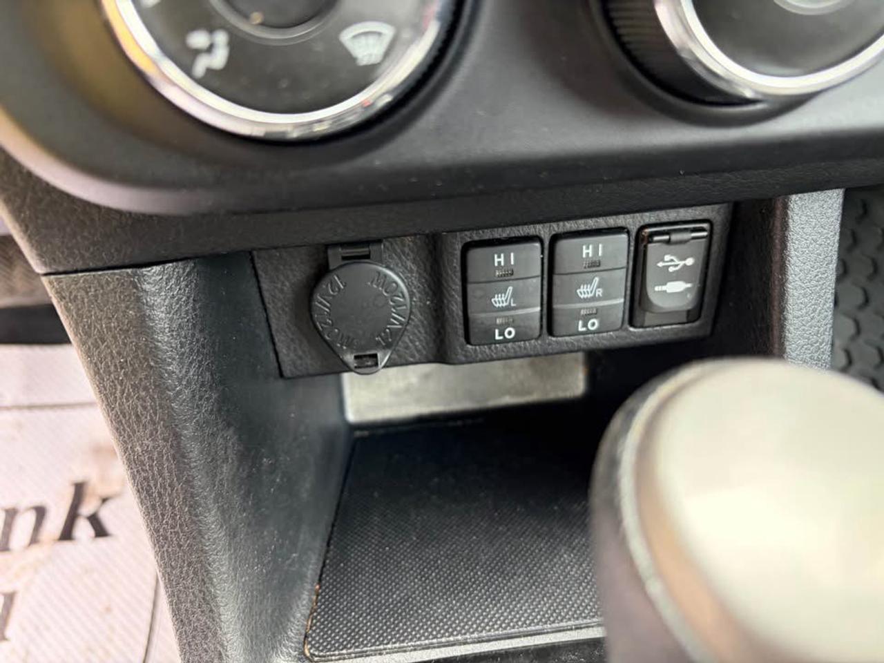2015 Toyota Corolla L 4-Speed AT - Photo #10