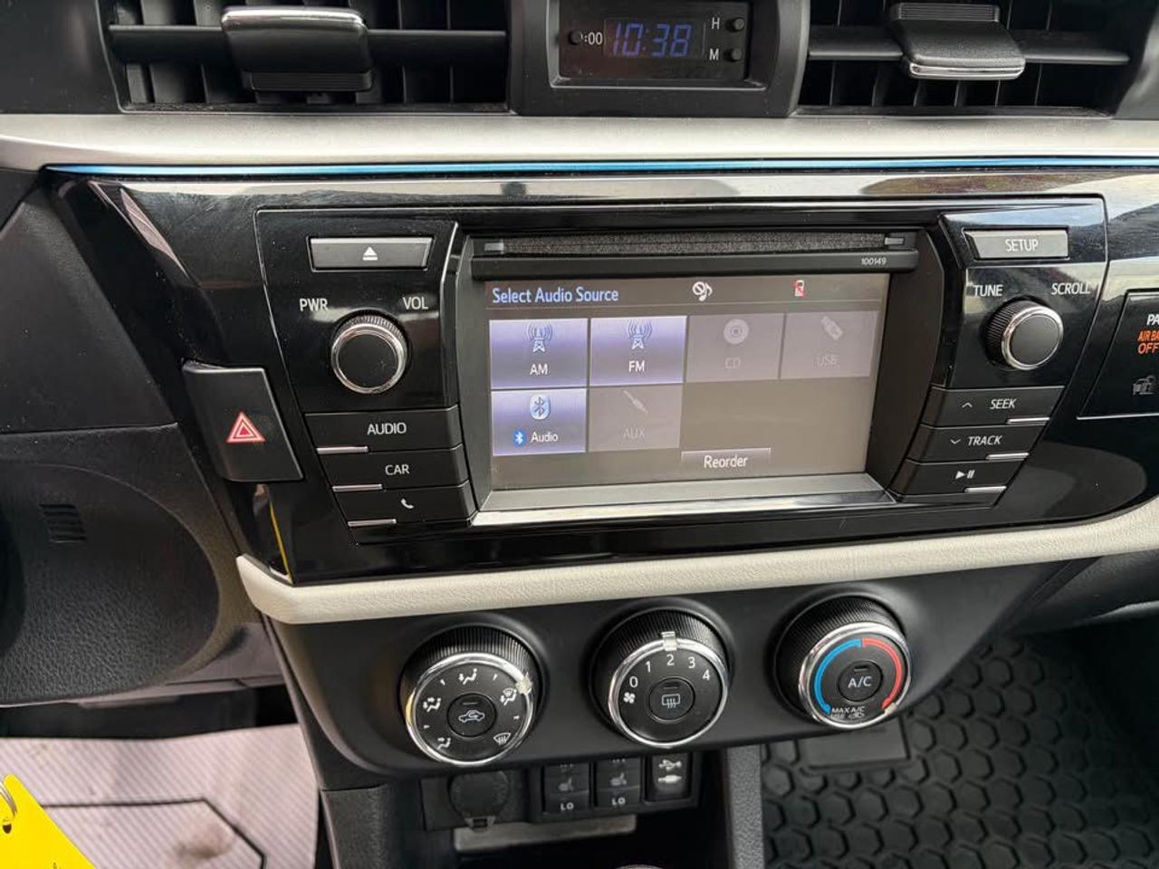 2015 Toyota Corolla L 4-Speed AT - Photo #9