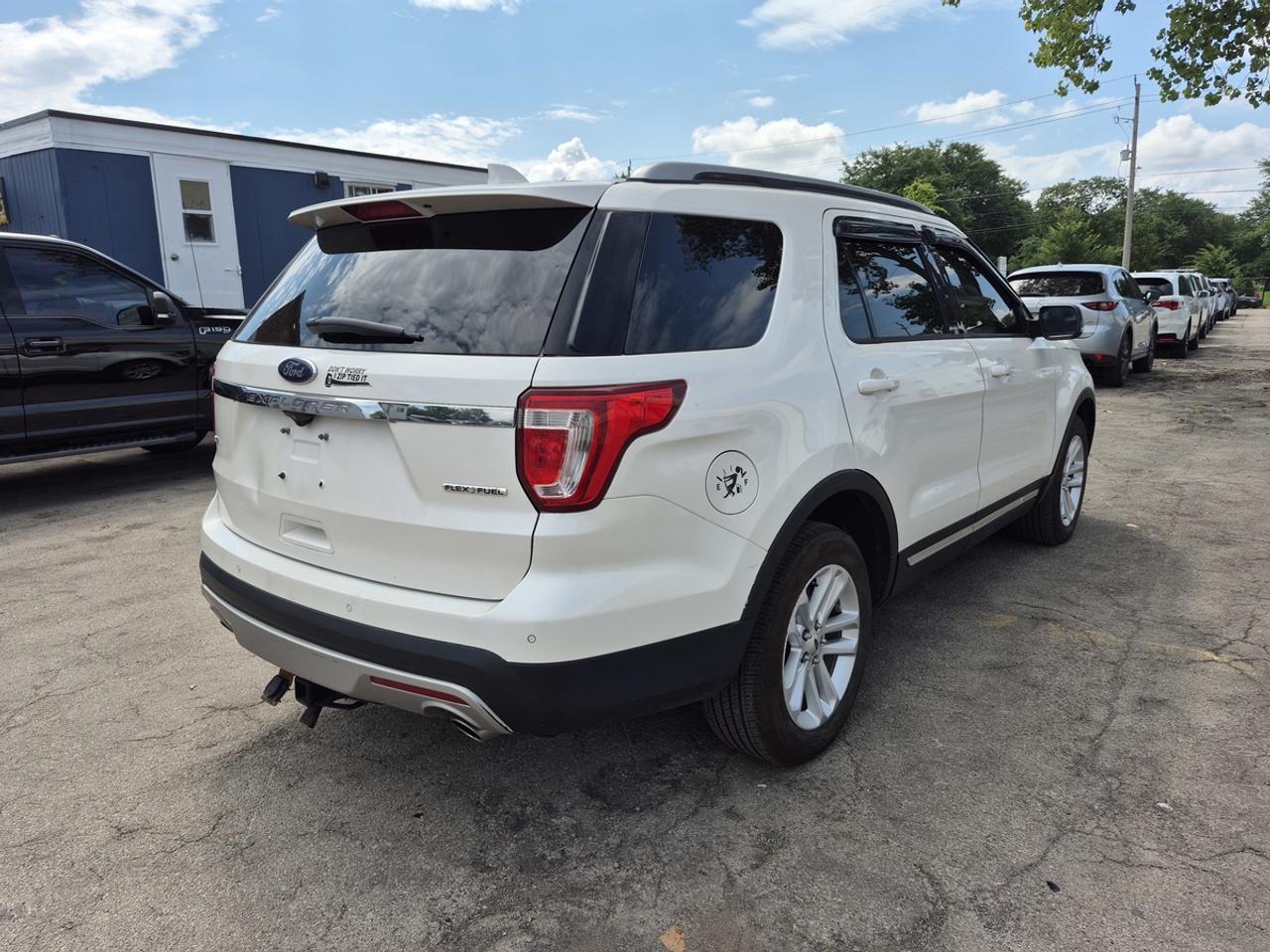 2016 Ford Explorer XLT Photo4