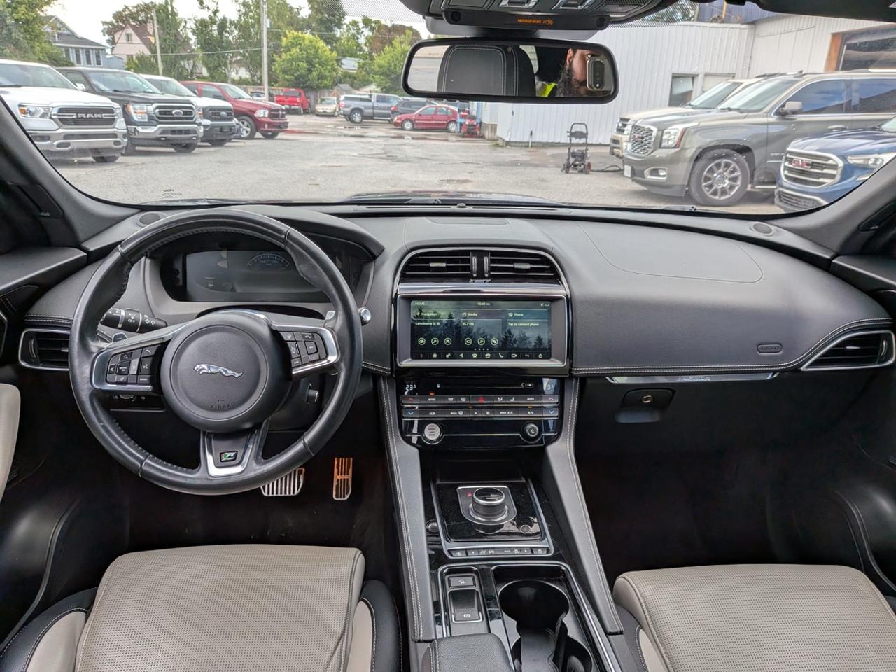 2018 Jaguar F-PACE R-Sport Photo