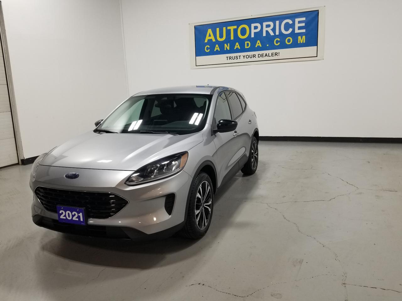 2021 Ford Escape SE 4dr All-Wheel Drive Photo2