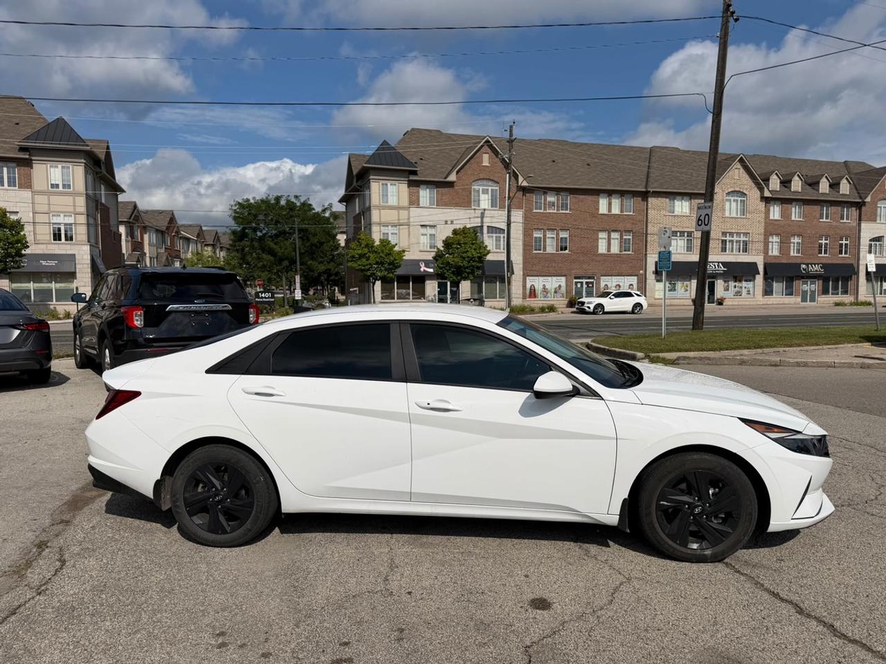 2023 Hyundai Elantra SEL Photo
