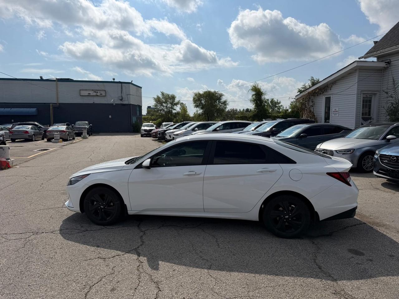 2023 Hyundai Elantra SEL Photo