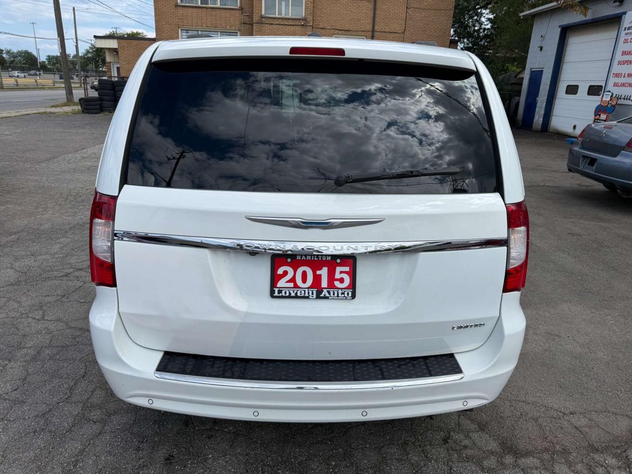 2015 Chrysler Town & Country Limited Platinum *CERTIFIED* Photo3