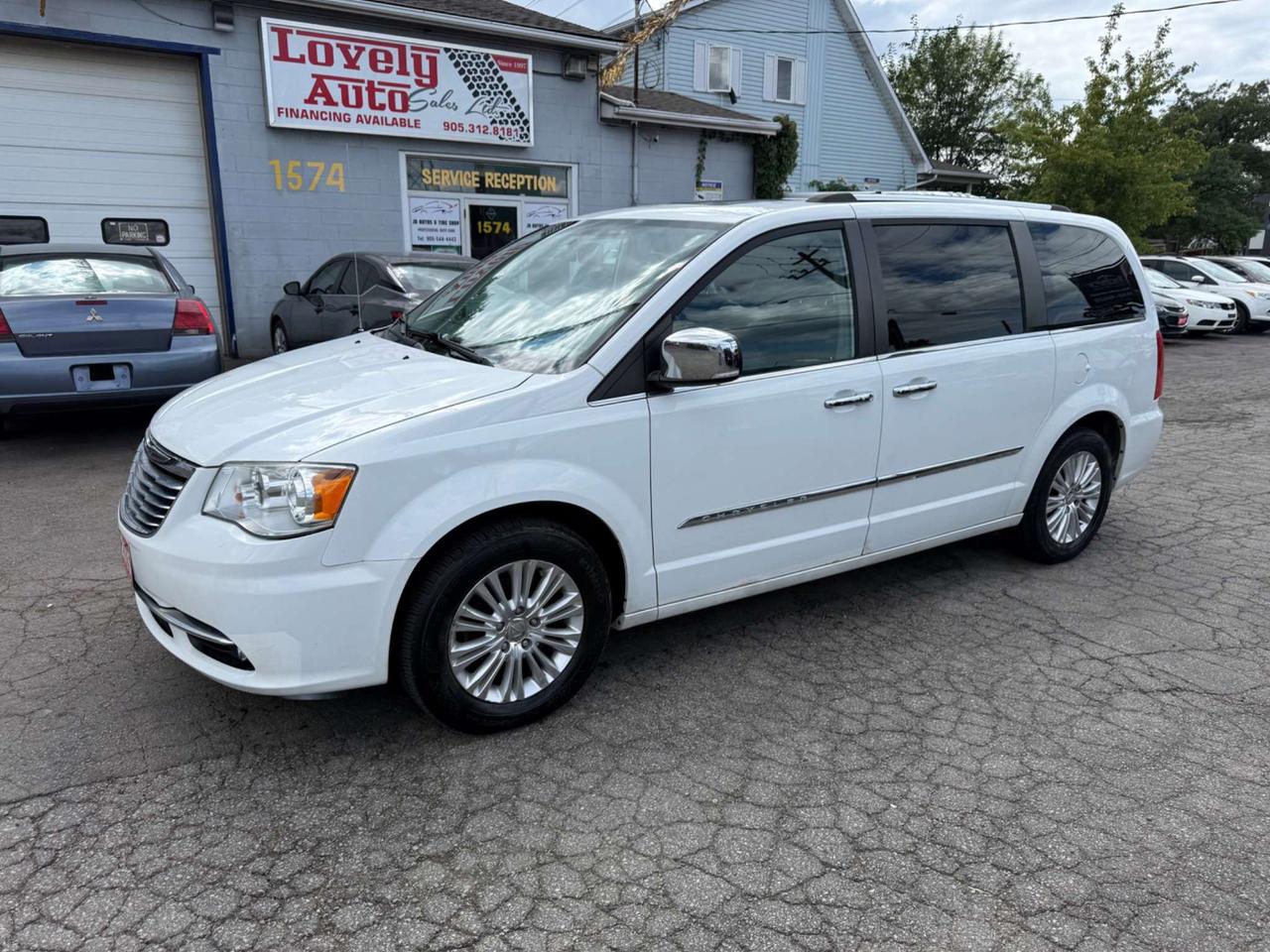 2015 Chrysler Town & Country Limited Platinum *CERTIFIED* Photo5