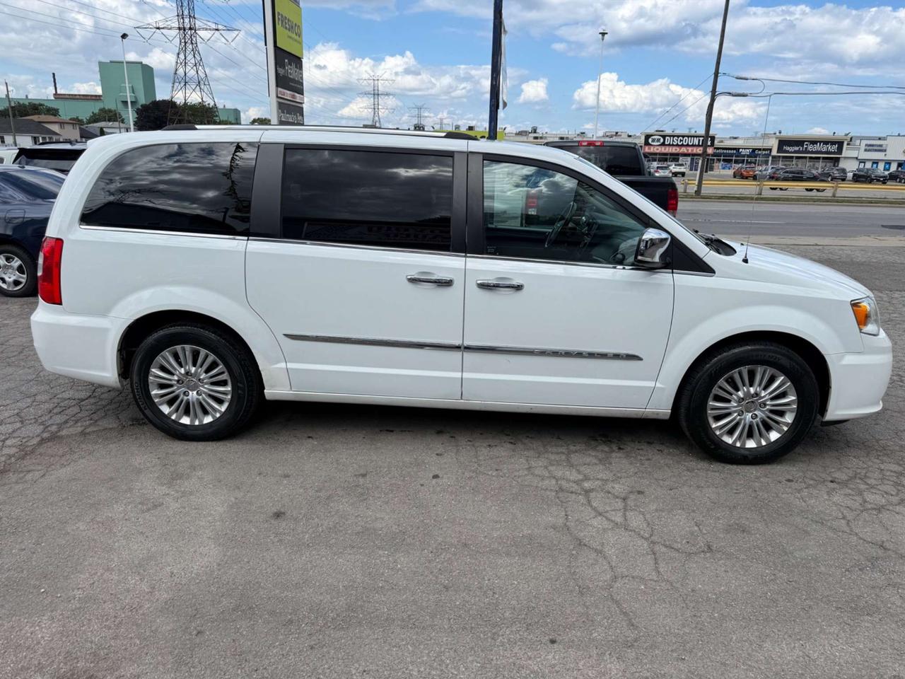 2015 Chrysler Town & Country Limited Platinum *CERTIFIED* Photo
