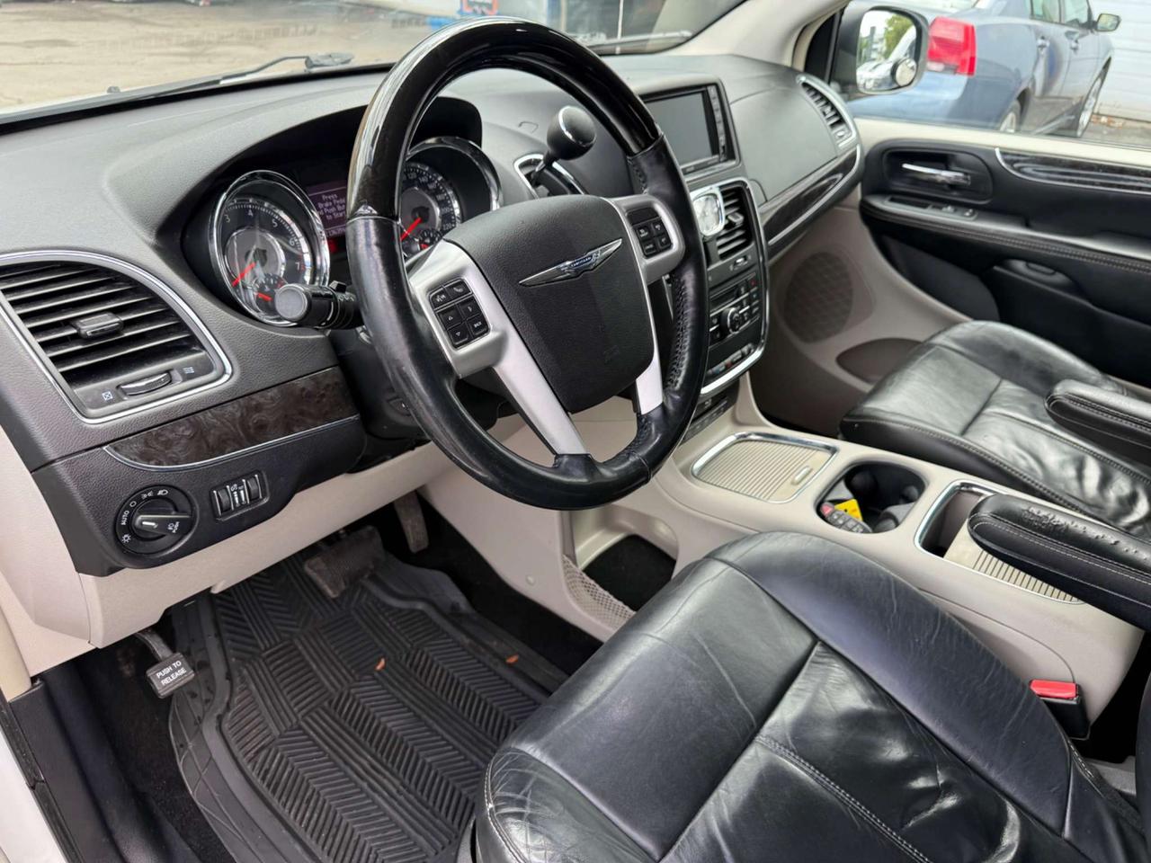 2015 Chrysler Town & Country Limited Platinum *CERTIFIED* Photo