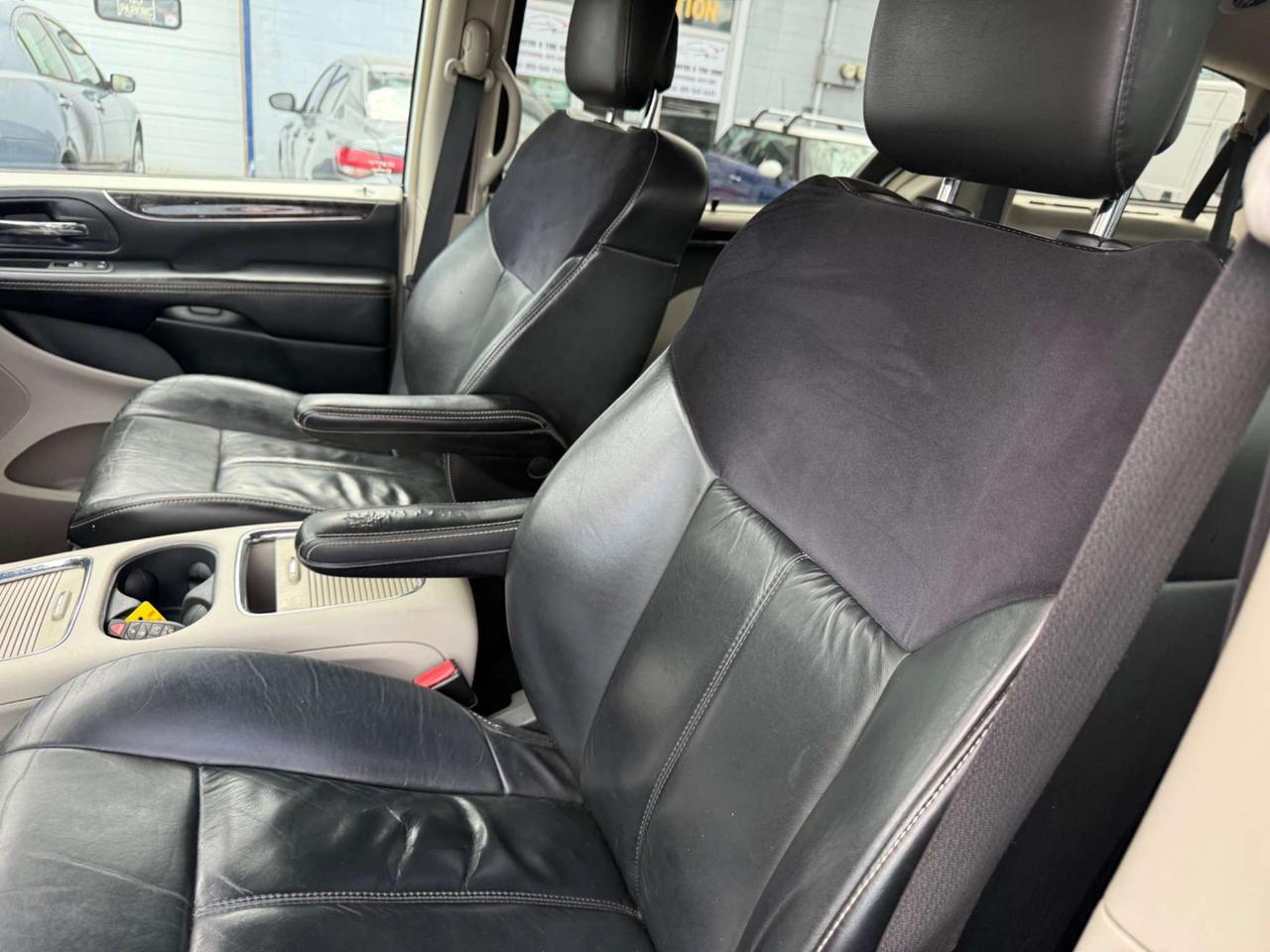 2015 Chrysler Town & Country Limited Platinum *CERTIFIED* Photo