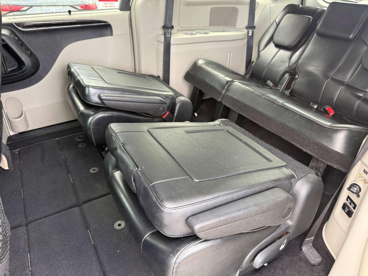 2015 Chrysler Town & Country Limited Platinum *CERTIFIED* Photo
