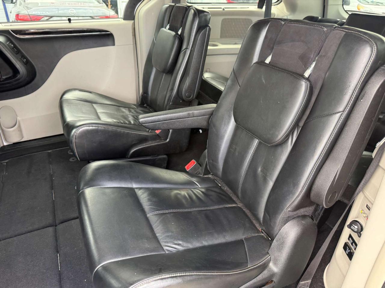 2015 Chrysler Town & Country Limited Platinum *CERTIFIED* Photo