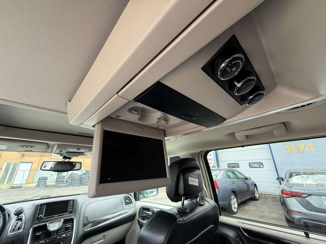2015 Chrysler Town & Country Limited Platinum *CERTIFIED* Photo