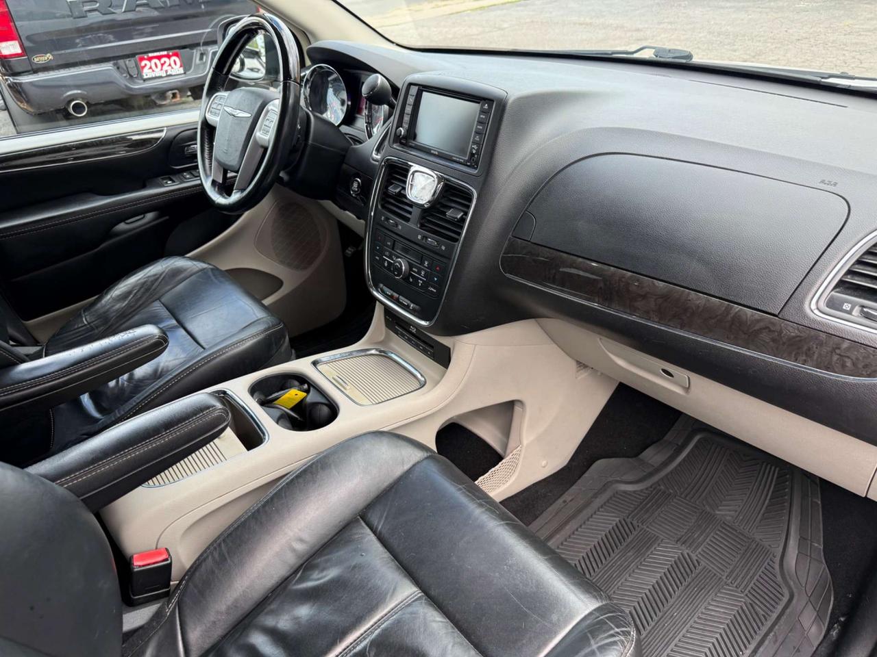 2015 Chrysler Town & Country Limited Platinum *CERTIFIED* Photo