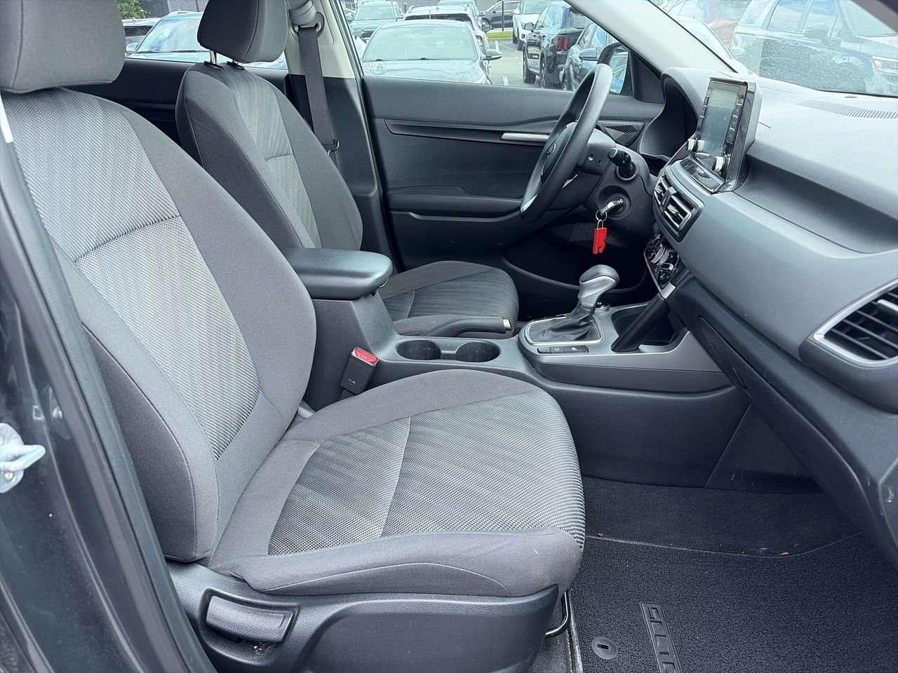 2021 Kia Seltos LX ONE OWNER   REMOTE KEYLESS ENTRY   HTD FRONT SEATS   REARVIEW CAM   REAR CROSS TRAFFIC ALERT Photo
