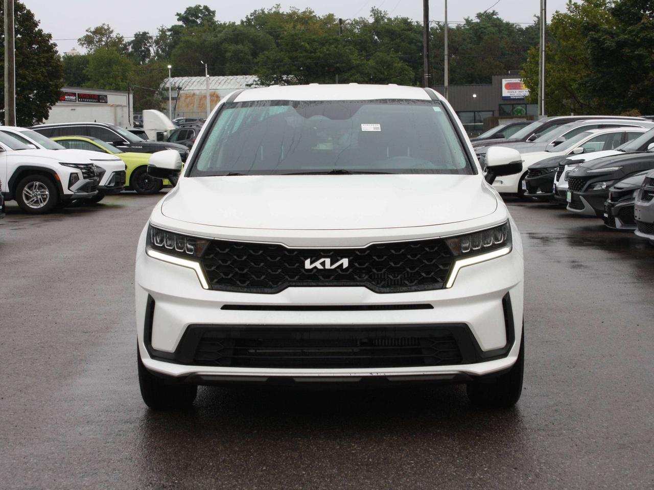 2023 Kia Sorento Hybrid / AWD / Heated Seats / Blind Spot Photo5