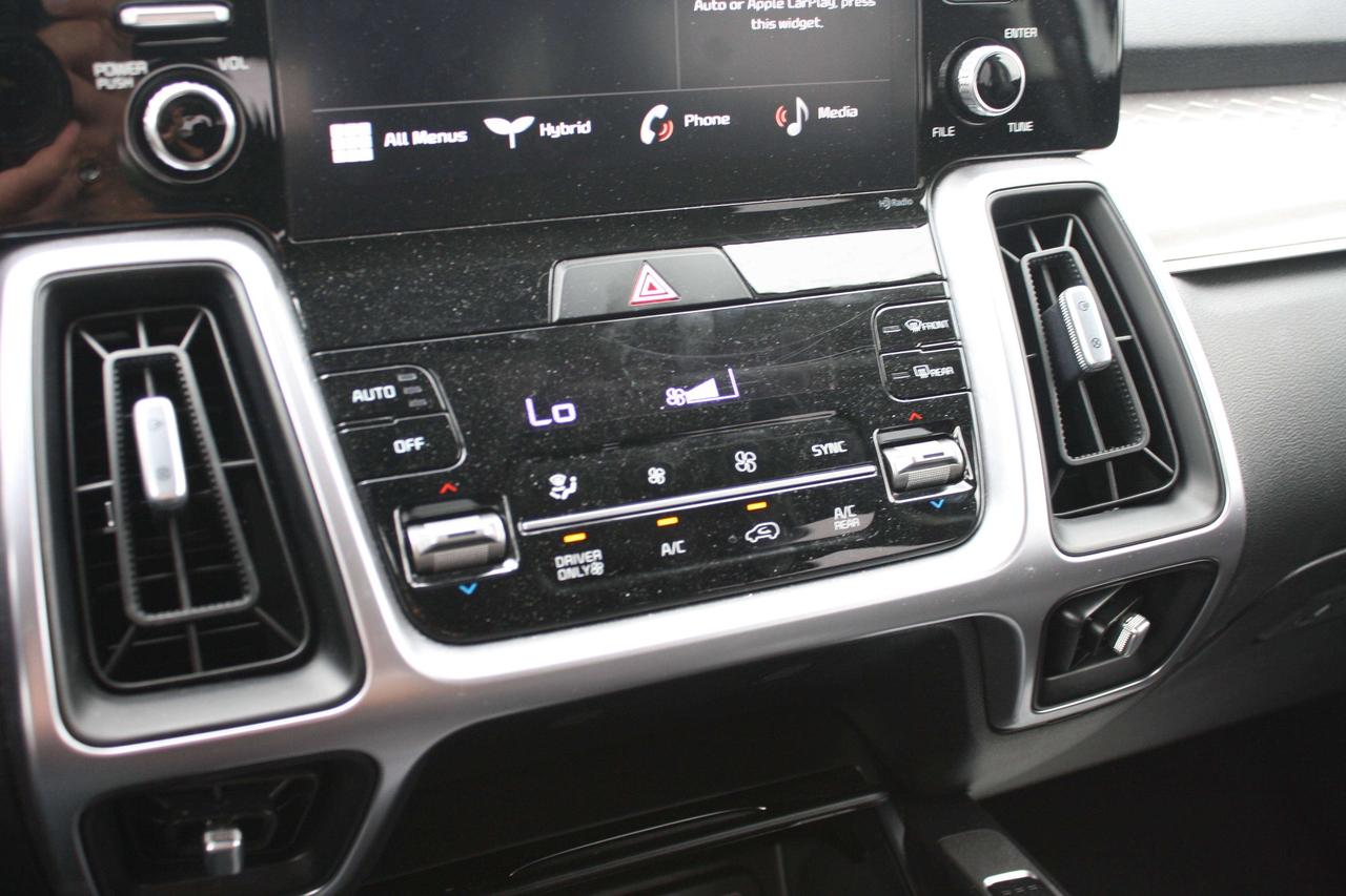 2023 Kia Sorento Hybrid / AWD / Heated Seats / Blind Spot Photo