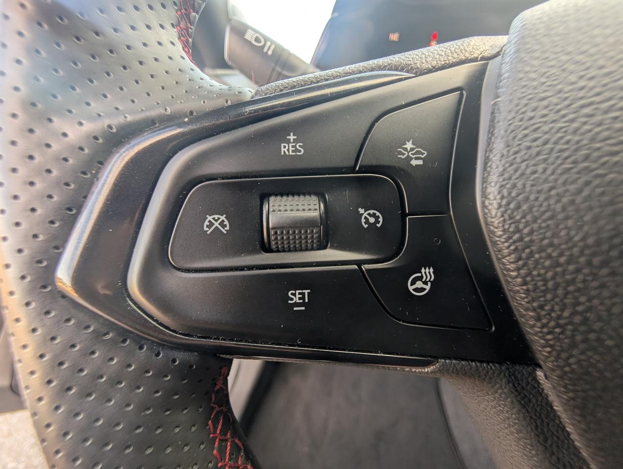 2025 Chevrolet Trax 2RS 4dr Front-Wheel Drive Photo