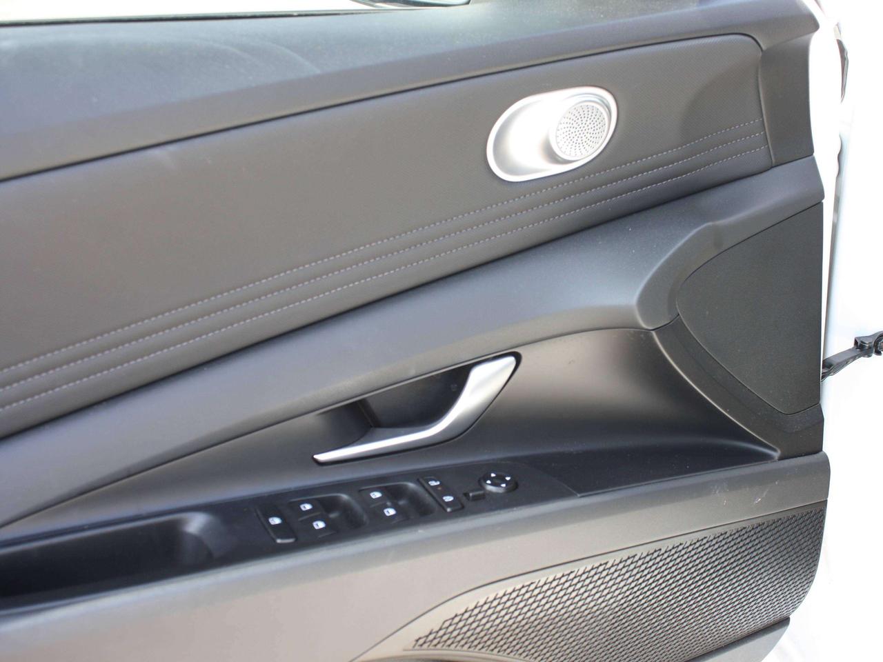 2026 Hyundai Elantra Preferred / Heated Seats / Blind Spot / CarPlay Photo