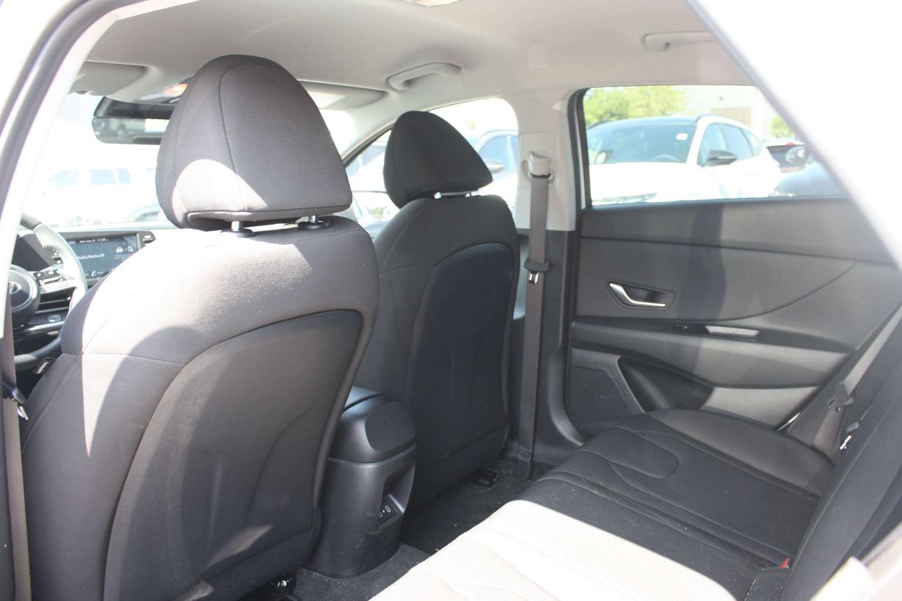 2026 Hyundai Elantra Preferred / Heated Seats / Blind Spot / CarPlay Photo