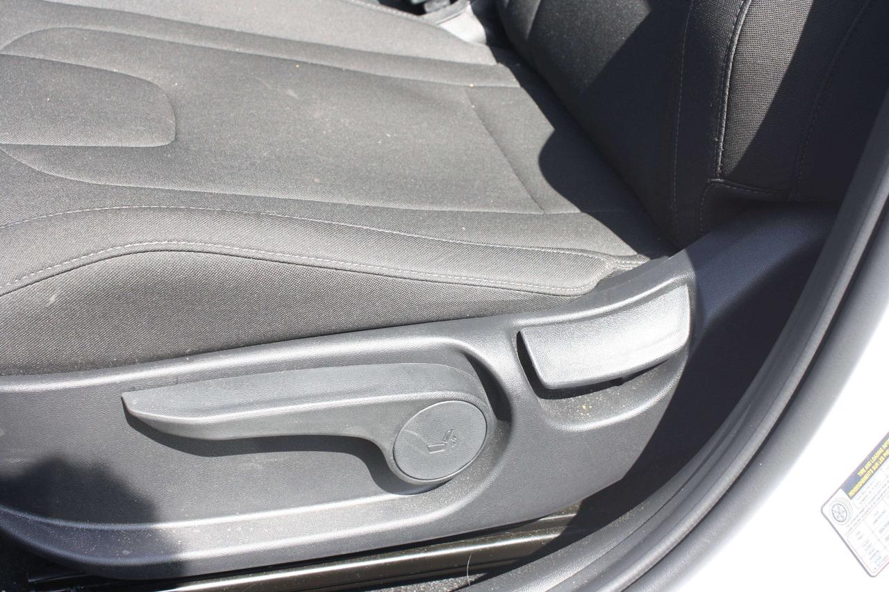 2026 Hyundai Elantra Preferred / Heated Seats / Blind Spot / CarPlay Photo