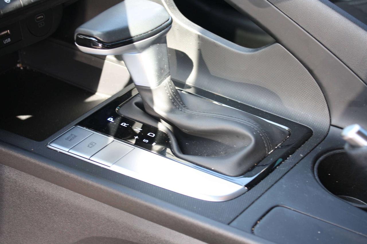 2026 Hyundai Elantra Preferred / Heated Seats / Blind Spot / CarPlay Photo