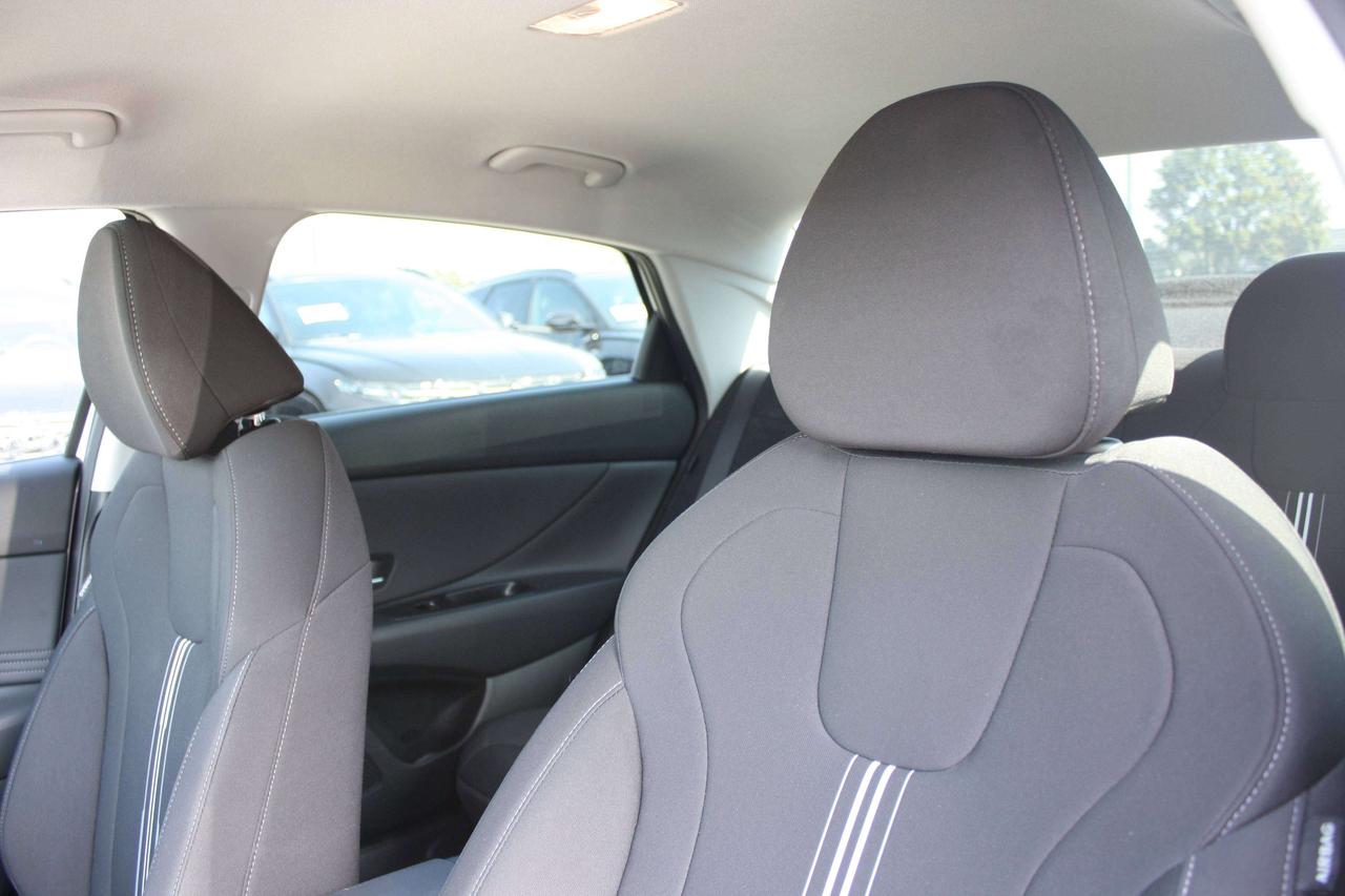 2026 Hyundai Elantra Preferred / Heated Seats / Blind Spot / CarPlay Photo