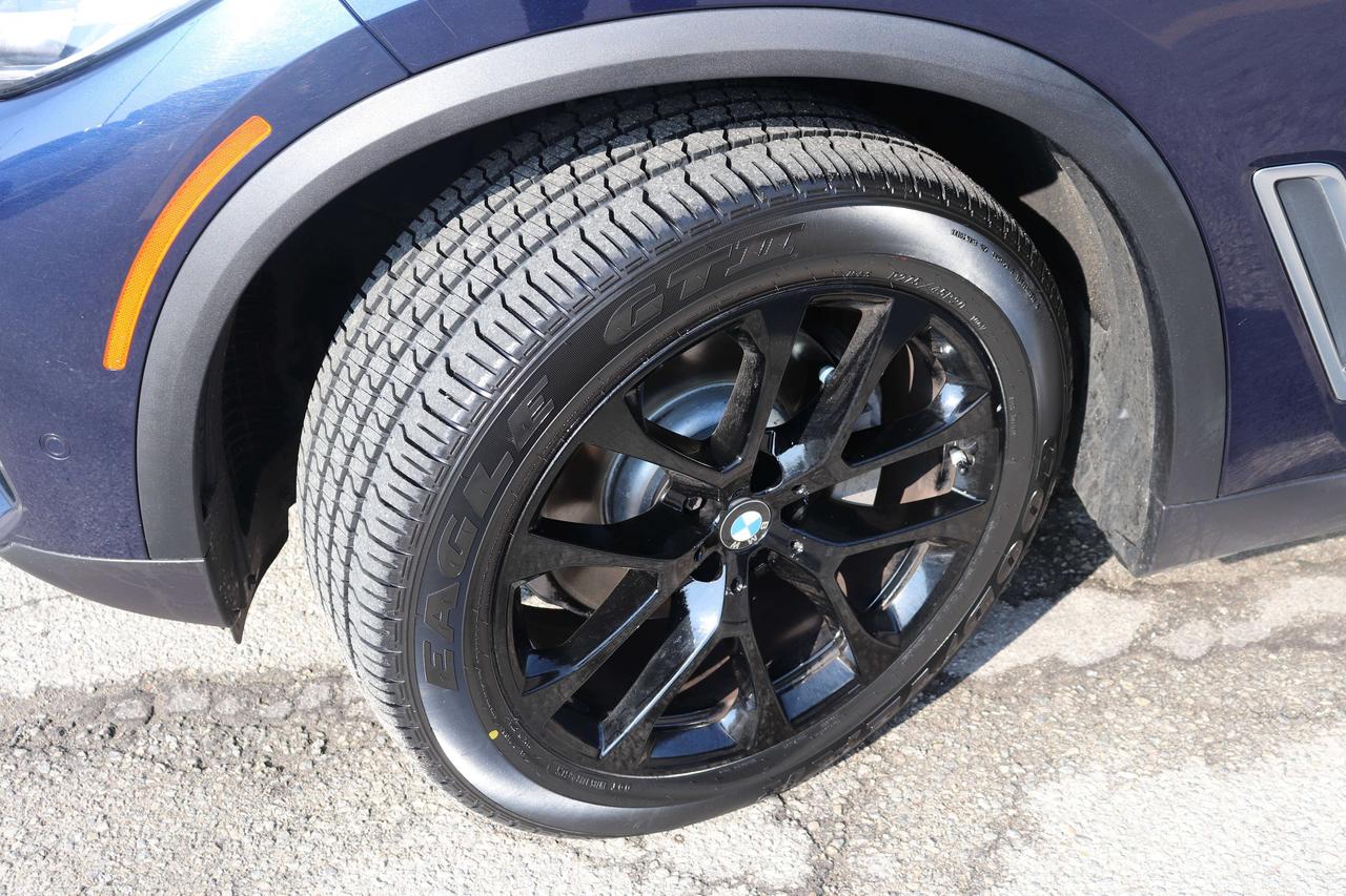 2022 BMW X5 xDrive40i  Premium Enhanced  New Tires  New Brakes Photo