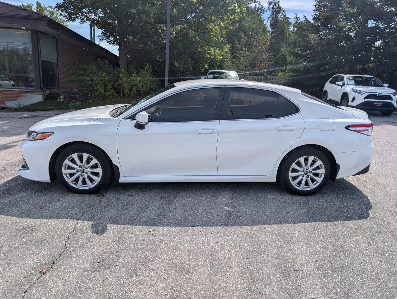 2018 Toyota Camry LE 4DR SEDAN Photo5