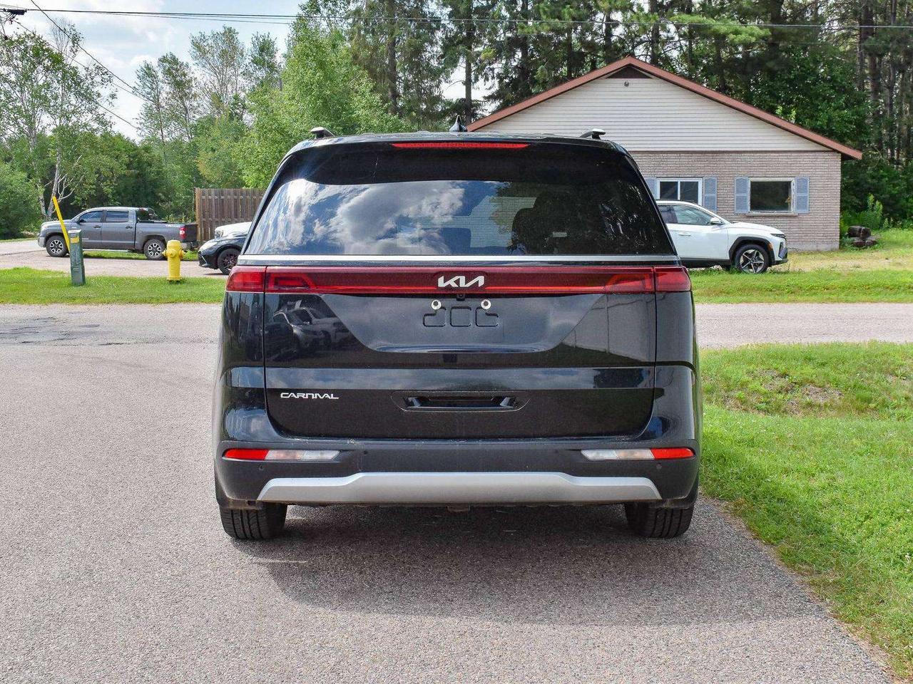 2024 Kia Carnival LX Photo