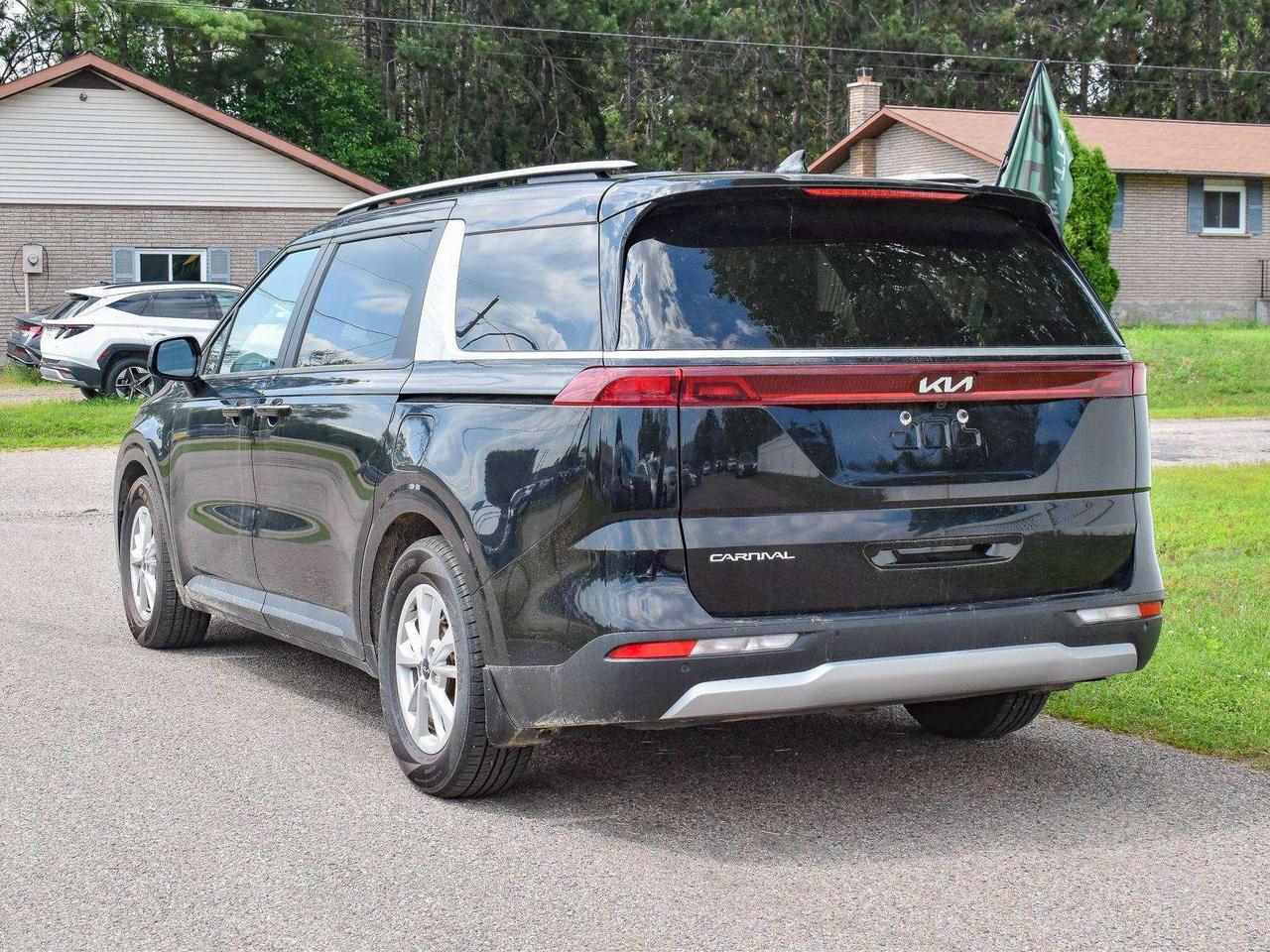 2024 Kia Carnival LX Photo