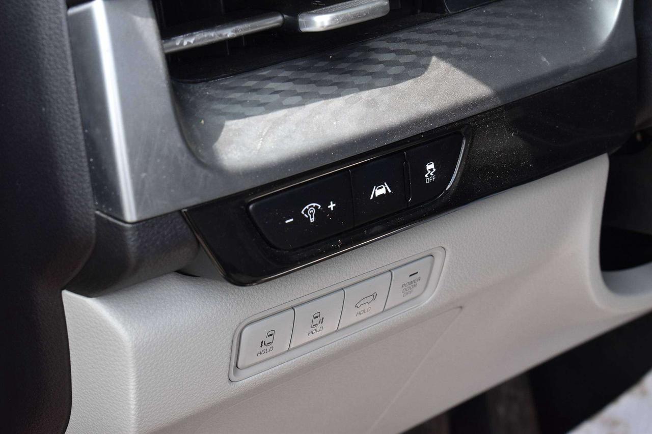 2024 Kia Carnival LX Photo