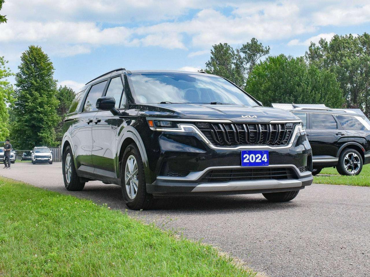 2024 Kia Carnival LX Photo