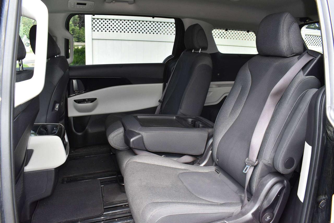 2024 Kia Carnival LX Photo