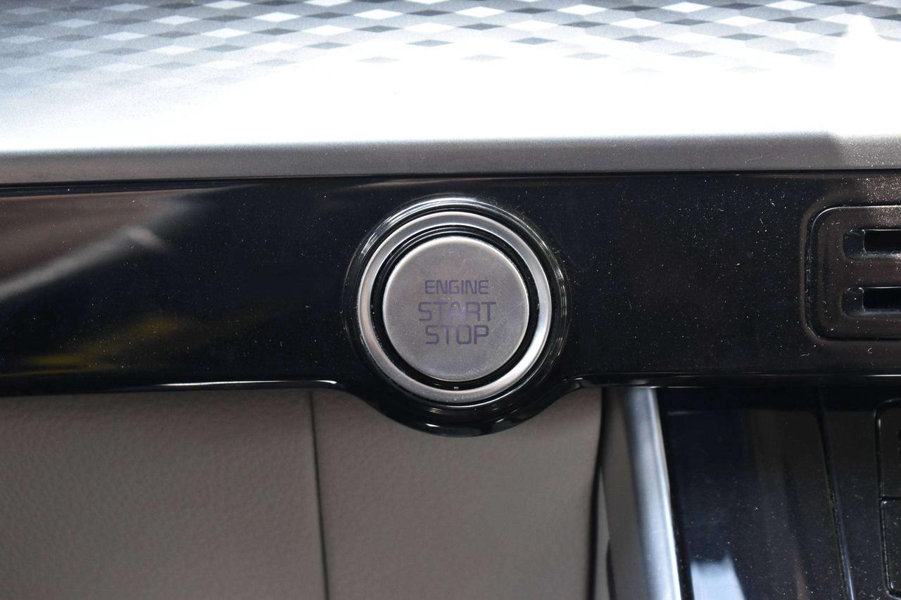 2024 Kia Carnival LX Photo