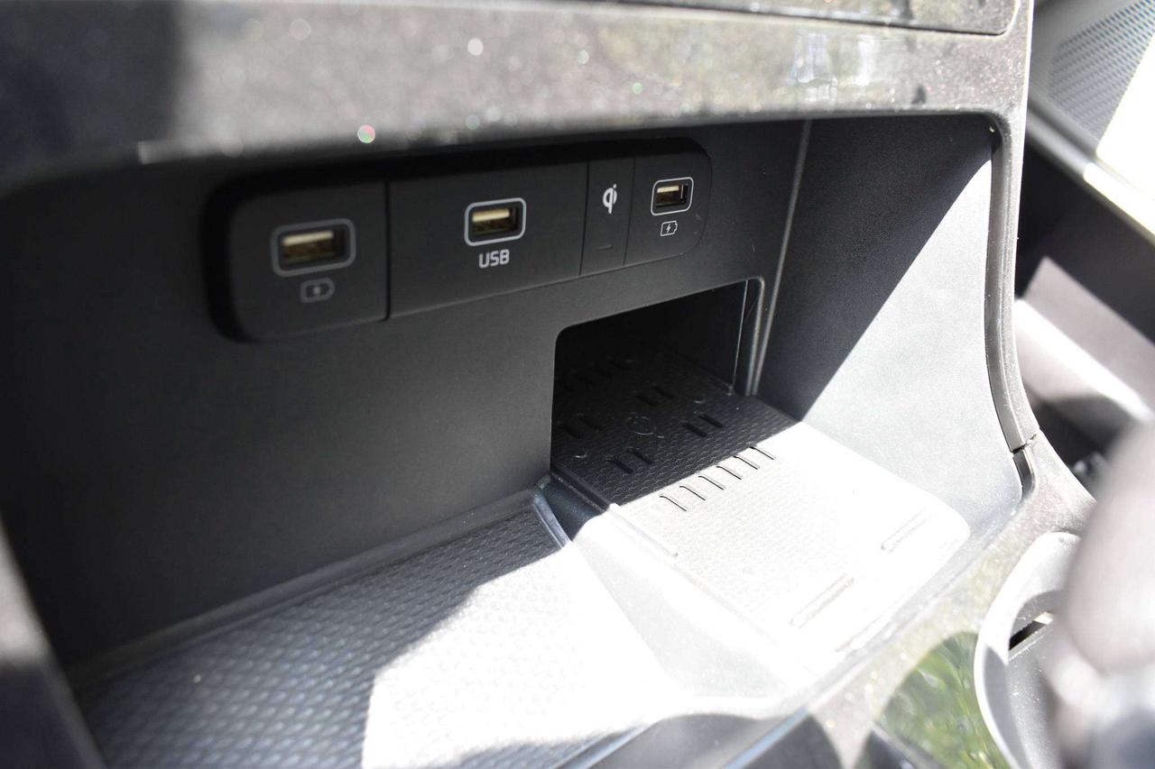 2024 Kia Carnival LX Photo