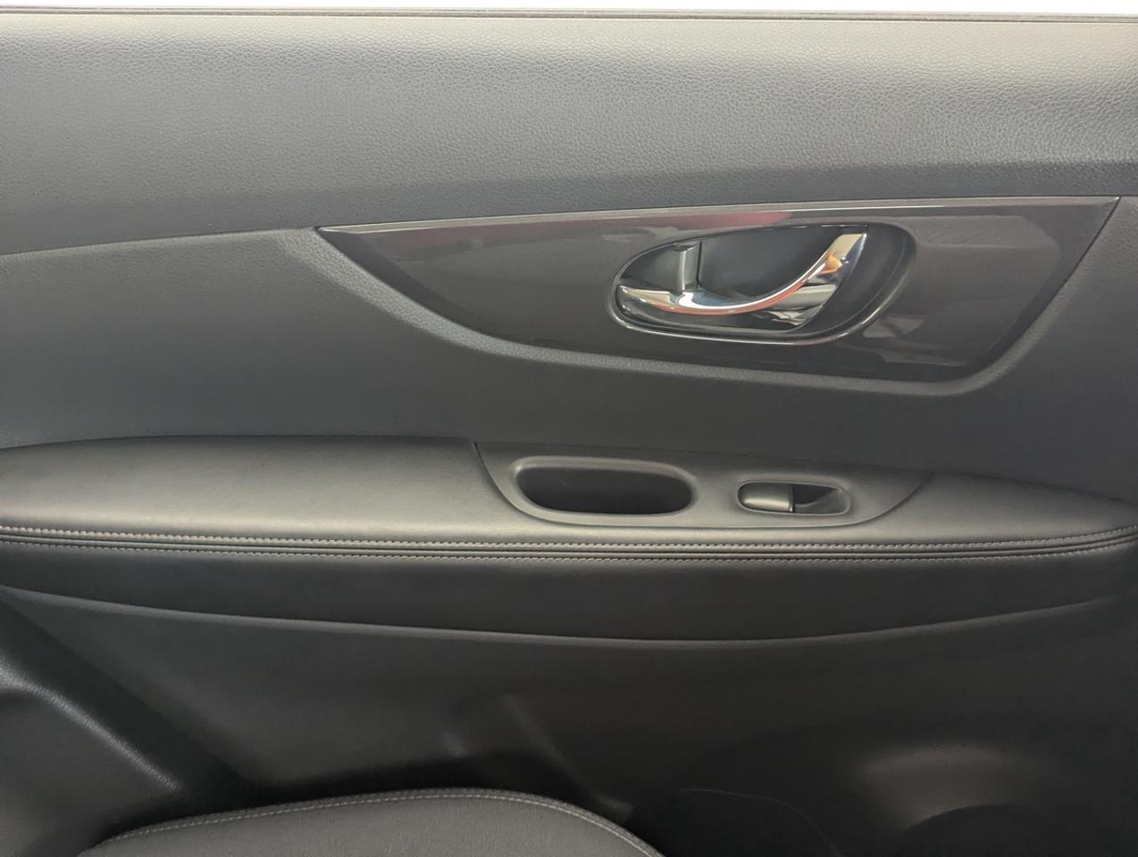 2019 Nissan Rogue SV/AWD/ACC/BSM/AppleCarPlay Photo